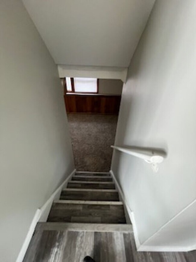 Building Photo - 3 BR 1.5 BA split-level with attached 1 car garage- OPEN HOUSE THIS SATURDAY