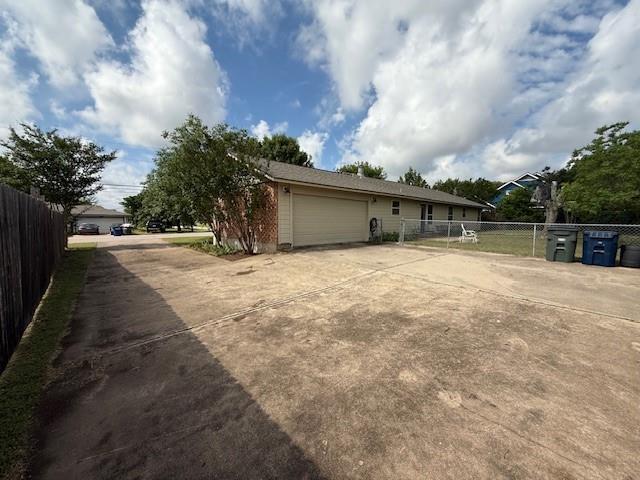Building Photo - 405 Tyrone Dr