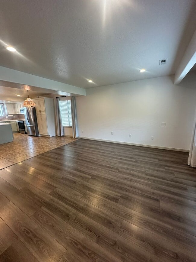 Building Photo - 3 Bed | 2.5 Bath Home in South Weber – Ready for Move-In!