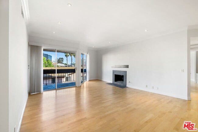 Building Photo - 11628 Montana Ave