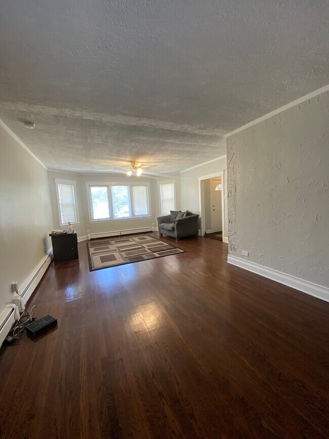 Building Photo - 7659 W Sunset Dr