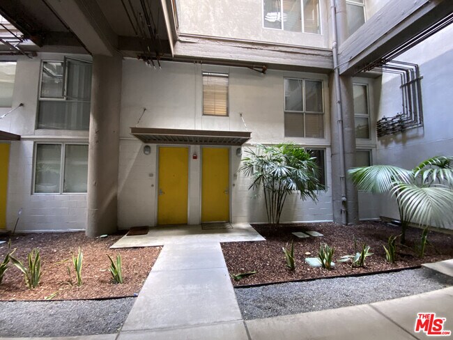 Building Photo - 1130 Flower St