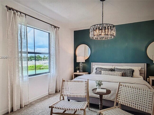 Building Photo - 261 NE 16th St