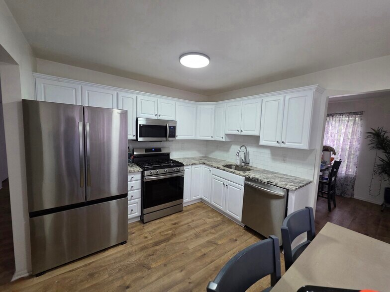 Building Photo - 1702 Cypress Ln