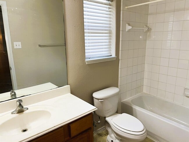 Building Photo - 34511 Park Green Dr