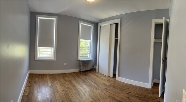Building Photo - 331 Milford St