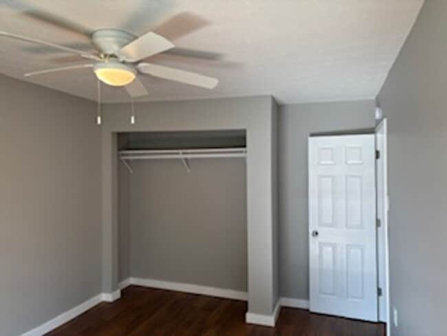 Building Photo - 3 BR Triplex in Martinsville