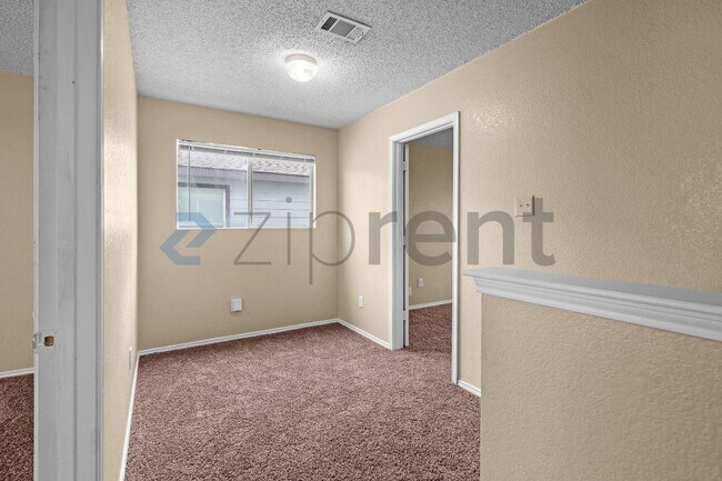 Building Photo - 1836 Vineridge Ln