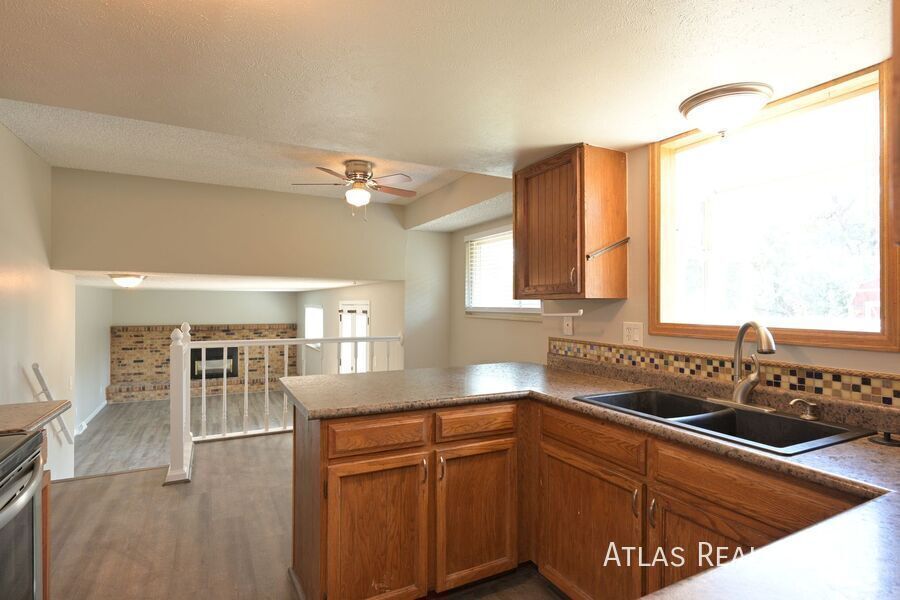 Building Photo - 13144 Hadar Dr