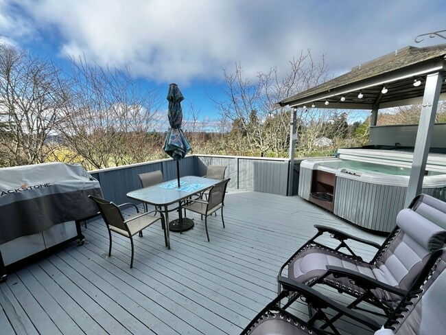 Building Photo - 721 Cherry Ave NE