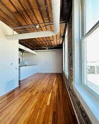 Building Photo - 201 E Chambers St