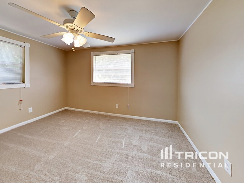 Building Photo - 8589 Lantana Dr