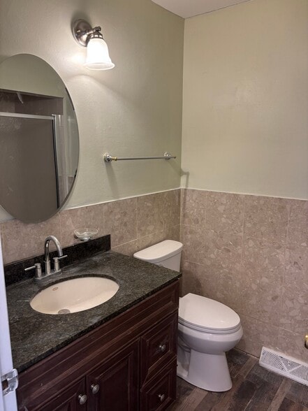 Building Photo - 6736 N Kimball Ave