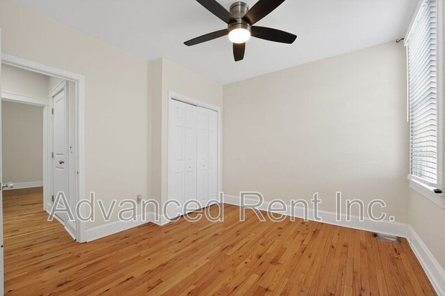 Building Photo - 611 Grundy St