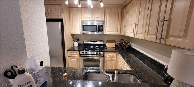 Building Photo - 260 E Flamingo Rd