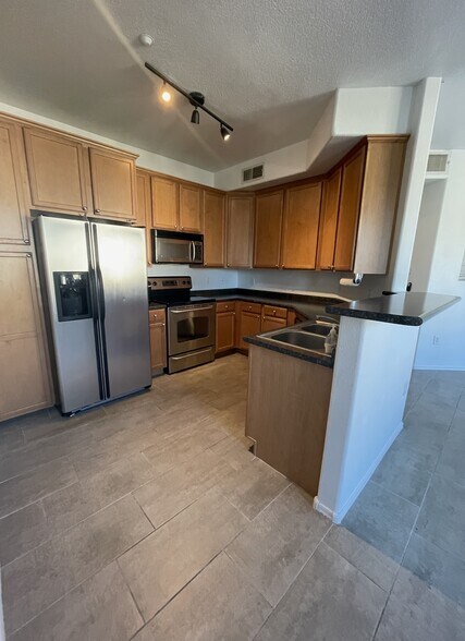 Building Photo - 5303 N 7th St