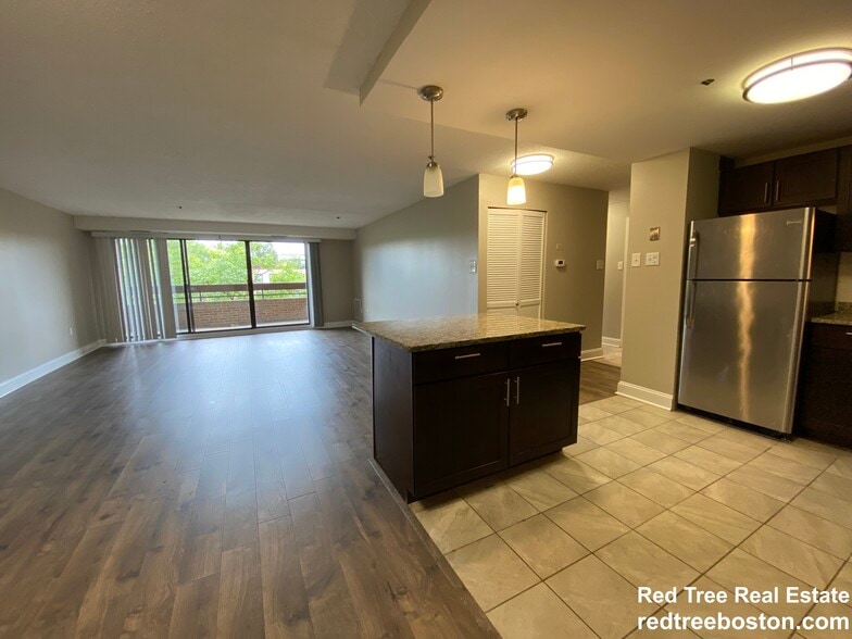 Building Photo - 1111 Beacon St