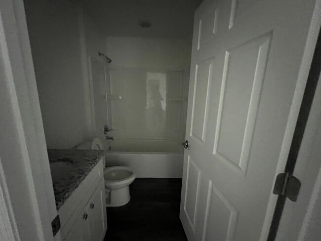 Building Photo - 9 Maple Ln