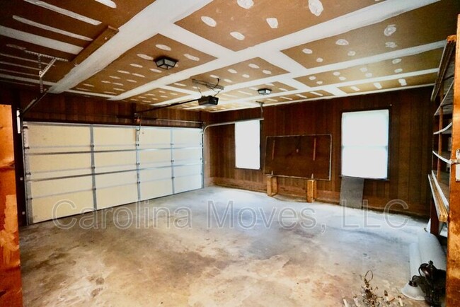 Building Photo - 204 Overcreek Rd