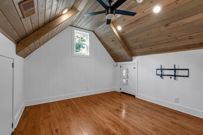 Building Photo - Great price for a huge house! CHARMING Sylvan Heights home 4 Bed 4 Bath. Beautiful private backya...