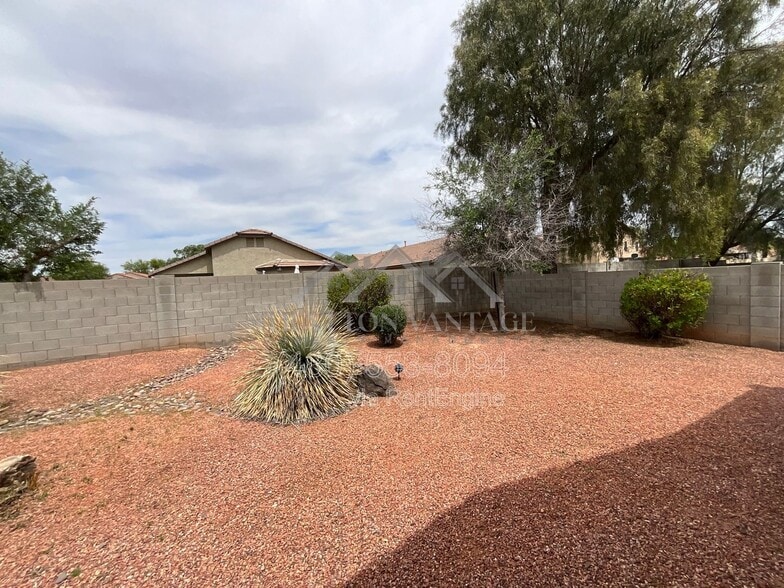 Building Photo - 15962 W Acapulco Ln