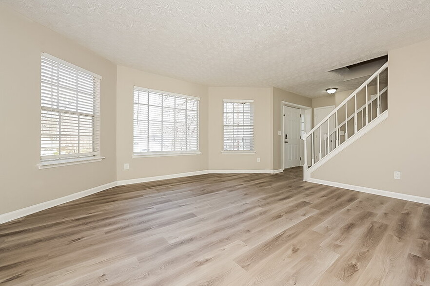 Building Photo - 245 Marcliff Ct