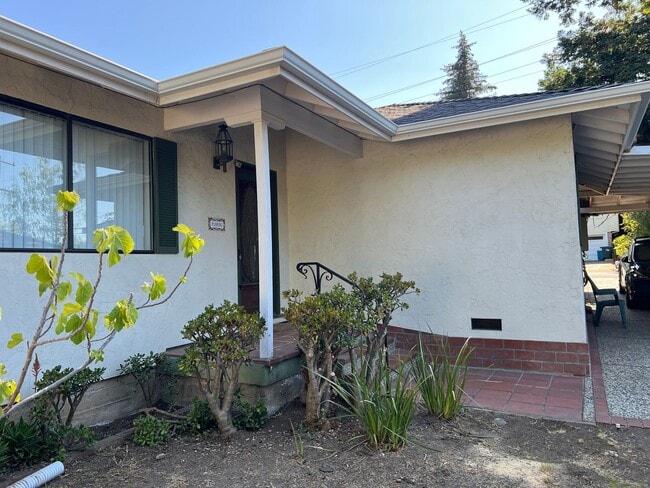 Building Photo - Charming 2-bedroom Menlo Park Cottage