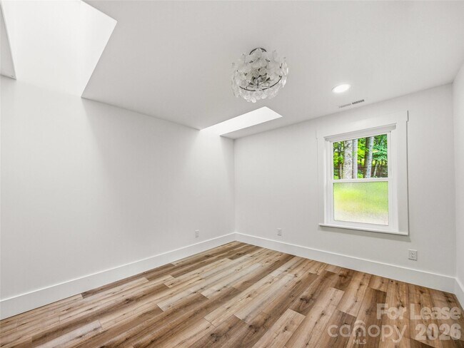 Building Photo - 81 Summer Trees Ln