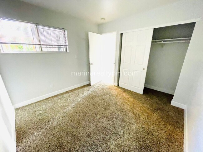 Building Photo - 1230 Brookside Dr