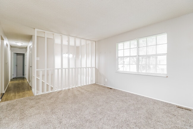 Building Photo - 2032 Farflung Dr