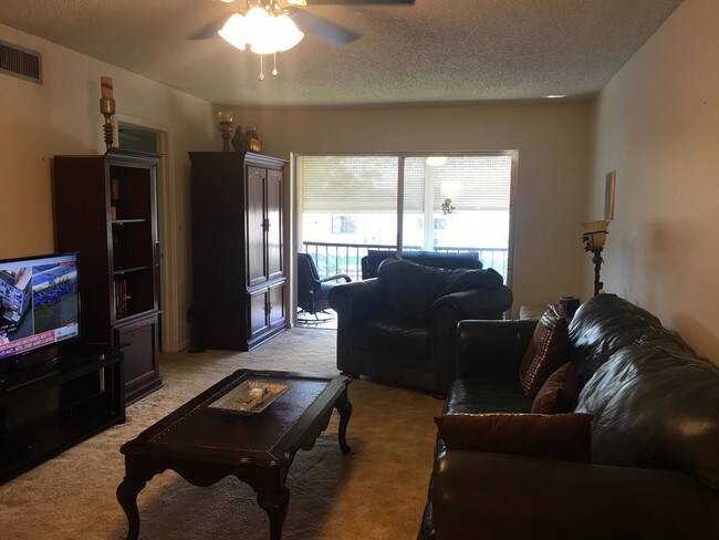 Building Photo - 361 S Hollybrook Dr