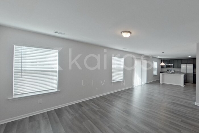 Building Photo - 105 Colonial Wy