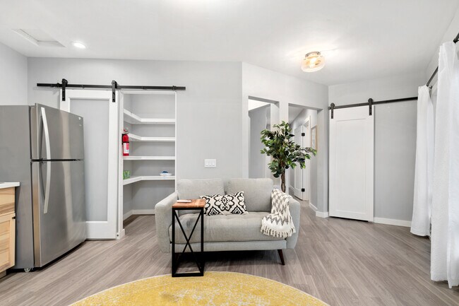 Building Photo - 3228 Broadway