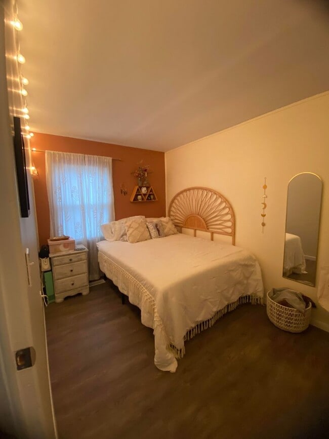 Building Photo - Single-Family Home