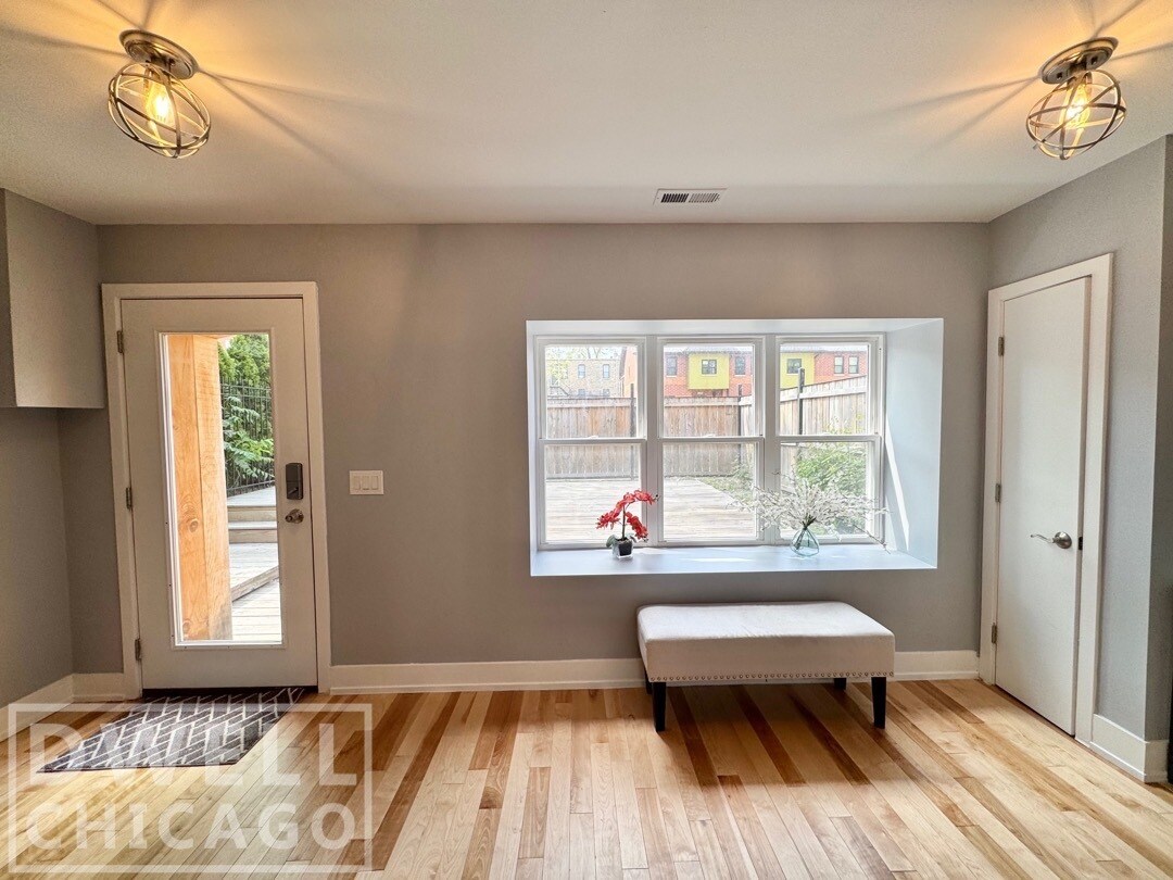 Building Photo - 2550 W Thomas St