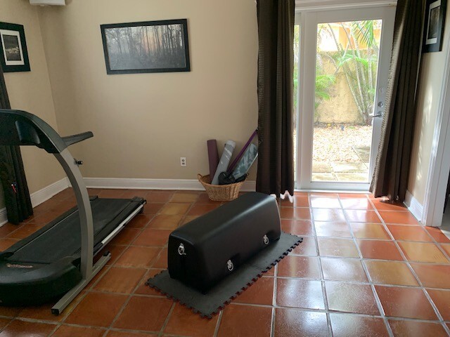 Building Photo - 10841 SW 67th Dr