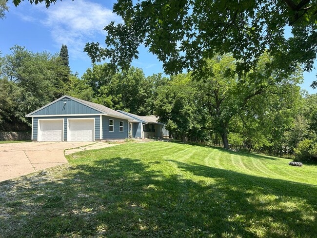 Building Photo - In town acreage