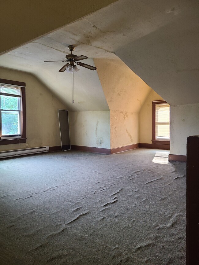 Building Photo - 1008 Lincoln Ave