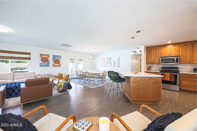 Building Photo - 421 Lila Cir