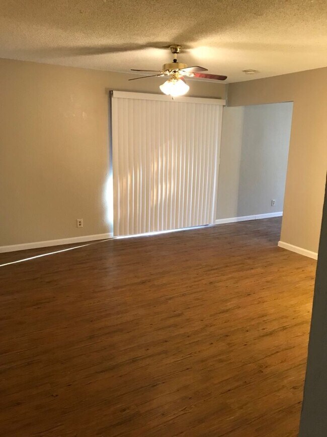 Building Photo - Fair Oaks 2bd/2ba Duplex with Garage