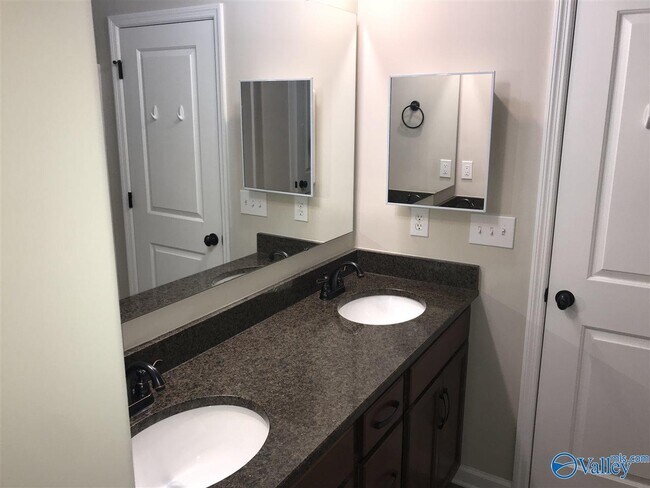 Building Photo - 112 Beaver Brook Pl