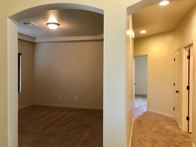 Building Photo - **Beautiful Little Valley Home**