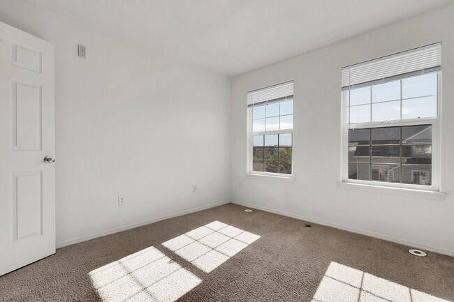 Building Photo - $2,250.00- 2 bed, 2 bath Condo with detach...