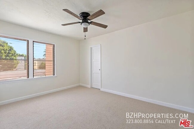 Building Photo - Charming Duplex in McCarthy Circle – Class...