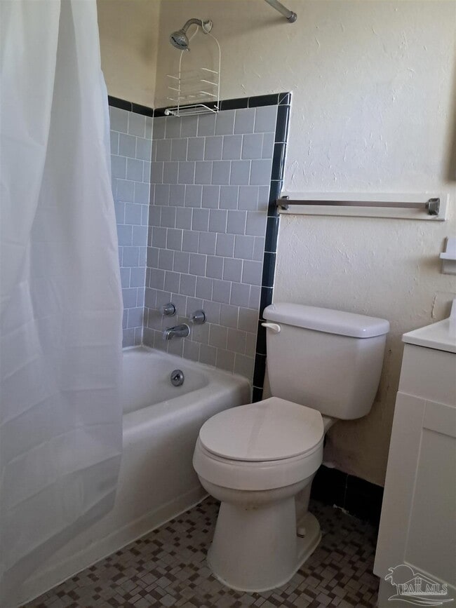 Building Photo - 4929 Springhill Dr