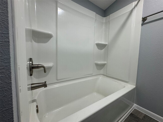 Building Photo - 514 Bertloma St