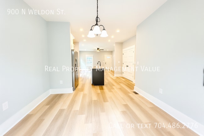 Building Photo - 900 N Weldon St