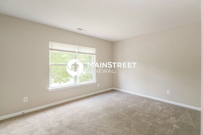 Building Photo - 3 Bedroom Pet-Friendly Home in Charlotte, NC with Main Street Renewal