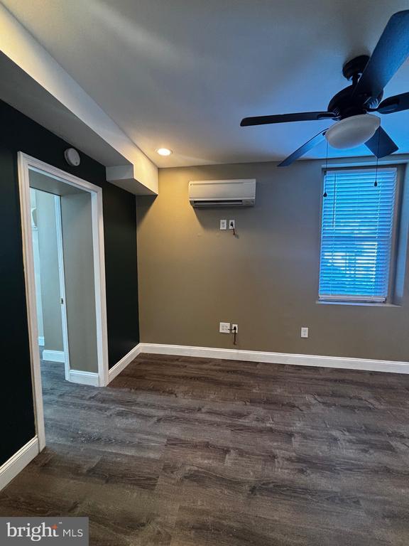 Building Photo - 208 4th Ave