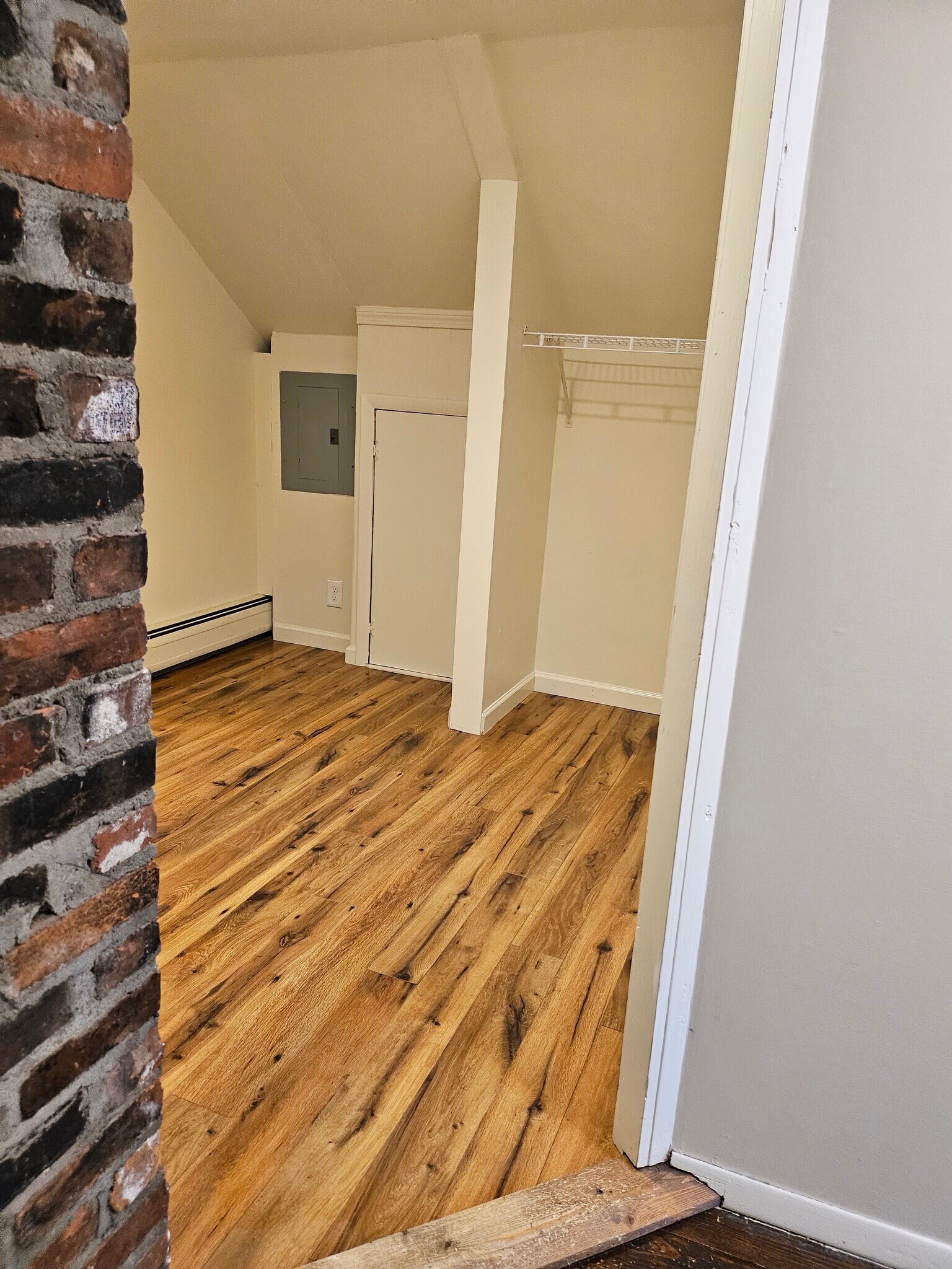 Hall between both bedrooms & the Bathroom - view 1 - 132 Hinesburg Rd